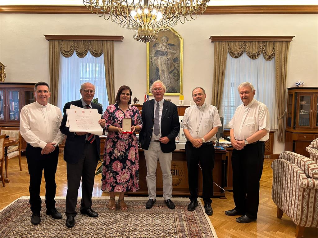  Voditeljici Centra Sveti Ivan Krstitelj Kristini Čačić uručeno odlikovanje Malteškog reda